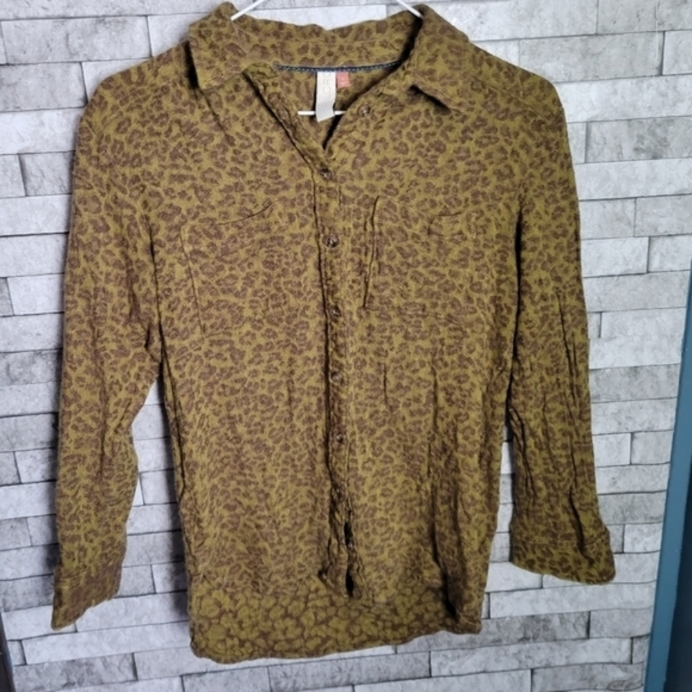 Pilcro Anthropologie Size Small Leopard Print Button Down shirt